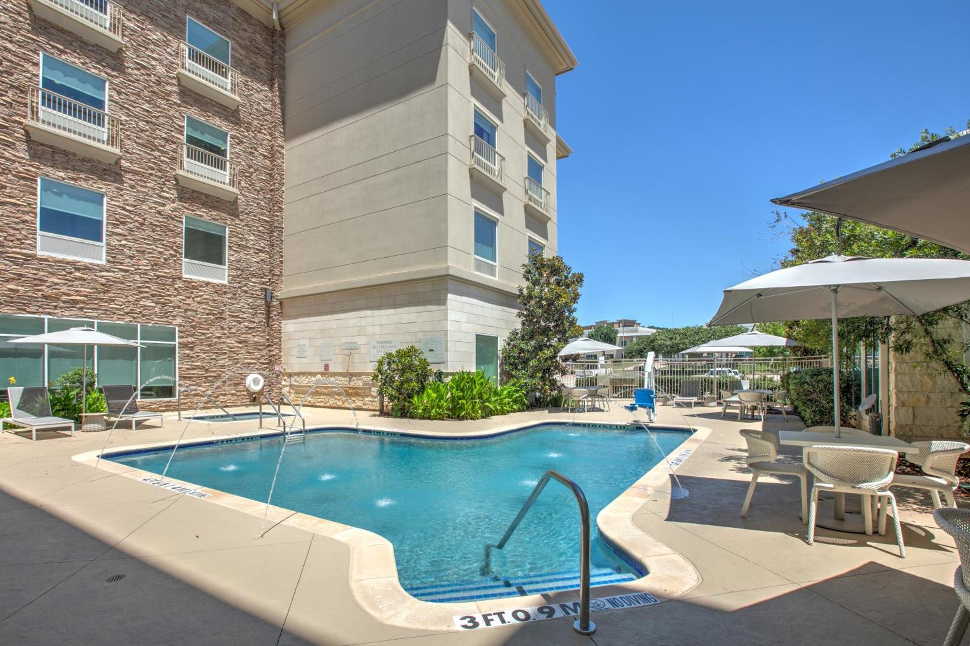 Hilton Garden Inn Dallas Arlington Exterior photo