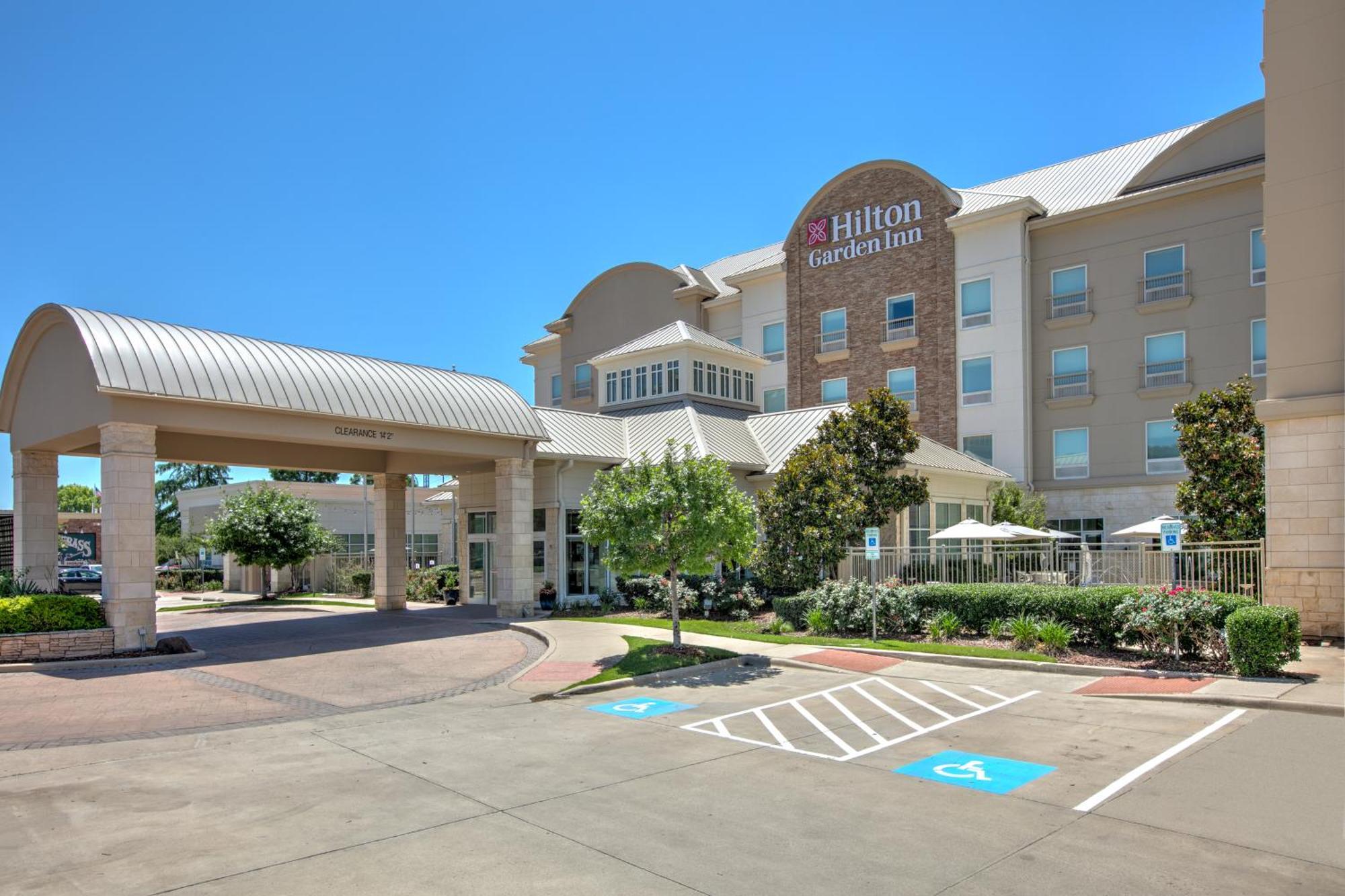 Hilton Garden Inn Dallas Arlington Exterior photo