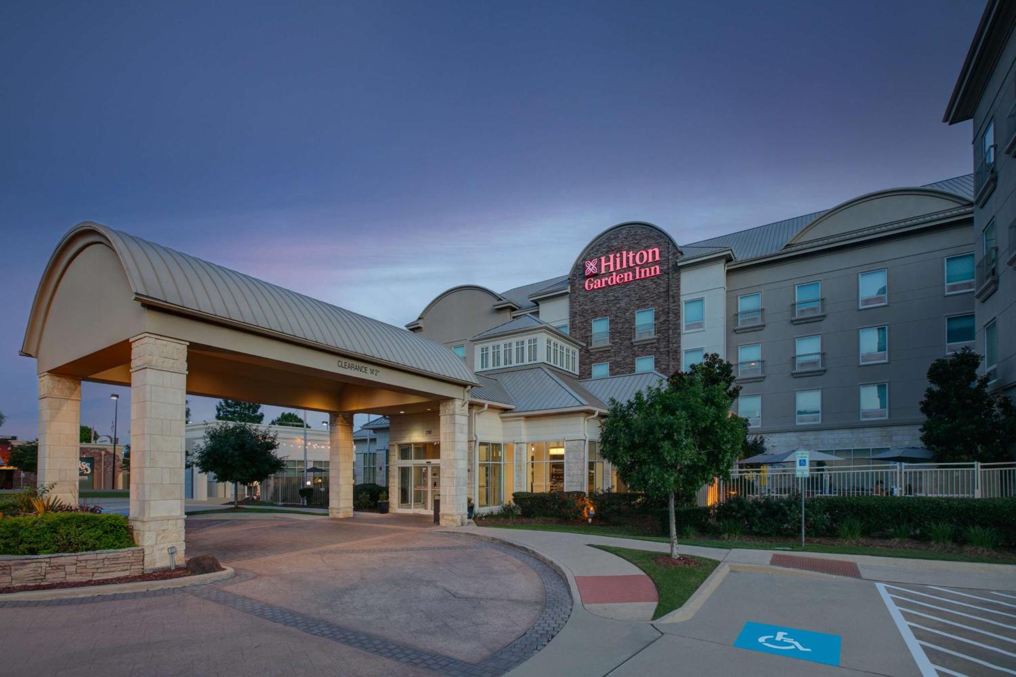 Hilton Garden Inn Dallas Arlington Exterior photo
